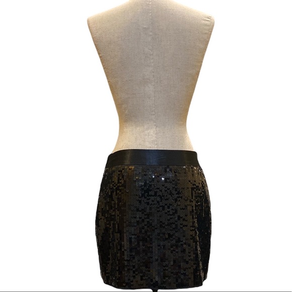 Express Design Studio Black Sequin Mini Skirt/ Size 2/ EUC!!!! - Picture 2 of 6
